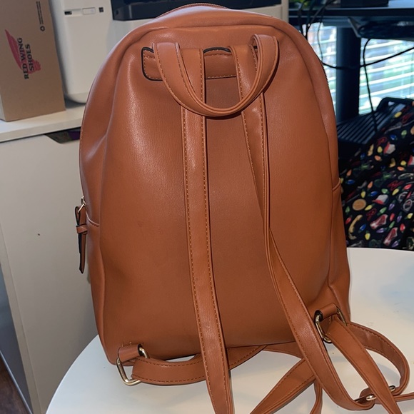 Backpack - Picture 8 of 8